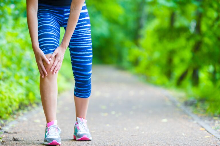 Female runner knee injury and pain